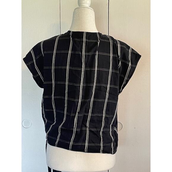 Banana Republic Size Medium Sleeveless Wrap Top Black & White - Picture 4 of 6